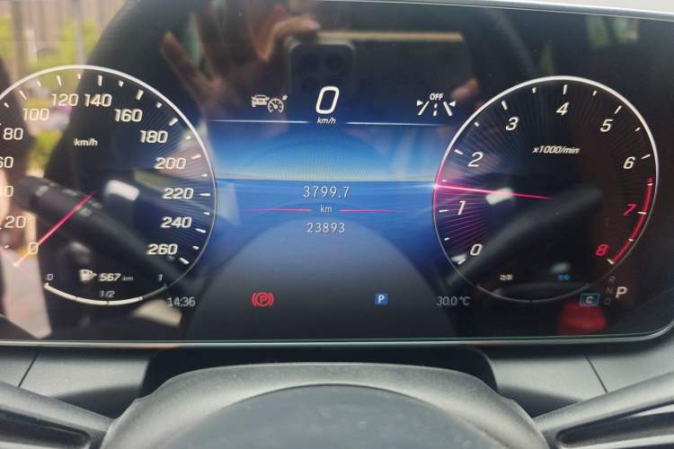 Used Mercedes-Benz GLC 2023 Refreshed GLC 300 L 4MATIC Dynamic Edition 5 Seats Odometer Close Up