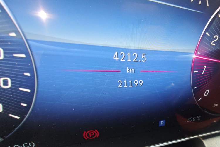 Used Mercedes-Benz GLC 2023 Refreshed GLC 300 L 4MATIC Dynamic Edition 5 Seats Odometer Close Up