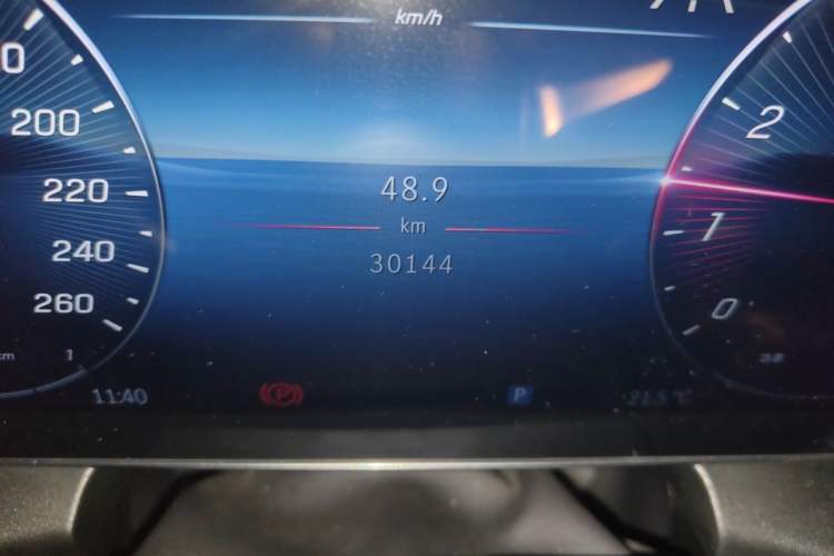 Used Mercedes-Benz GLC 2023 Facelift GLC 260 L 4MATIC Luxury Version 7-Seater Odometer Close Up