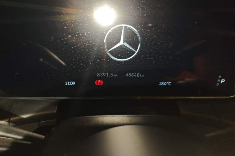 Used Mercedes-Benz GLC 2023 GLC 260 L 4MATIC Luxury Model 5 Seats Odometer Close Up