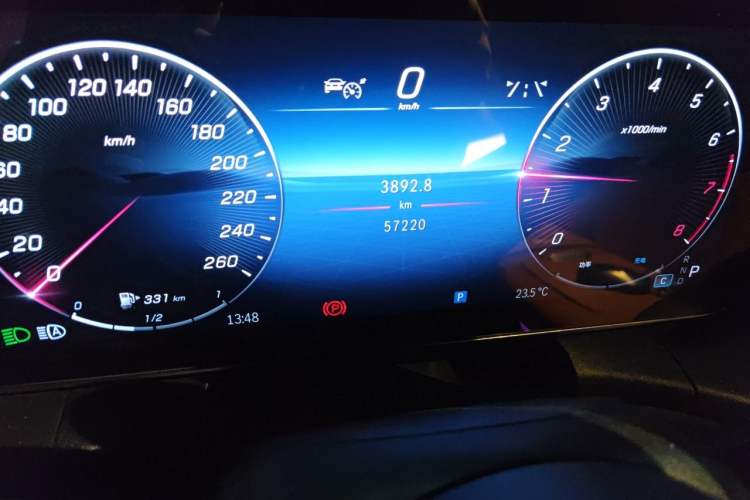 Used Mercedes-Benz GLC 2023 Refreshed GLC 300 L 4MATIC Dynamic Edition 5 Seats Odometer Close Up