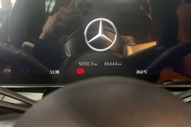 Used Mercedes-Benz GLC 2023 Facelift GLC 260 L 4MATIC Luxury Version 5 Seats Odometer Close Up