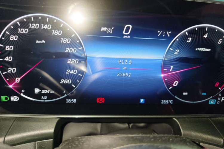 Used Mercedes-Benz GLC 2023 Refreshed GLC 300 L 4MATIC Dynamic Edition 5 Seats Odometer Close Up