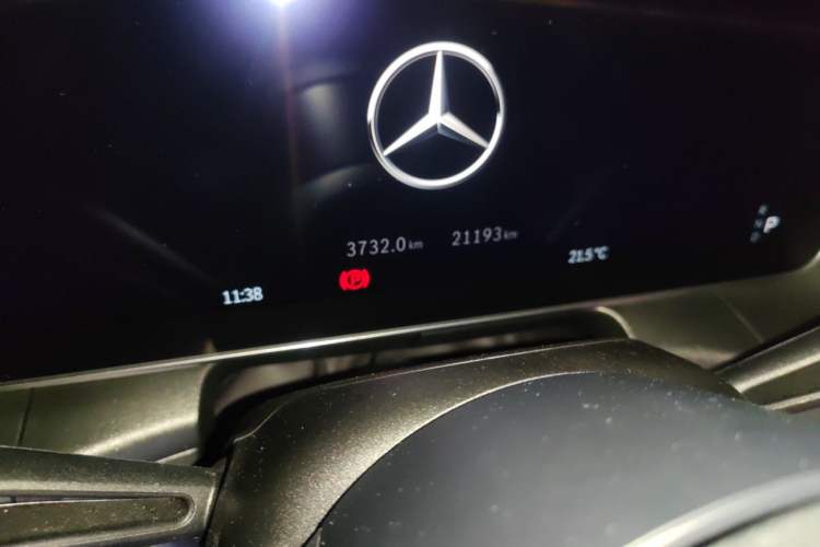 Used Mercedes-Benz GLC 2023 Refreshed GLC 300 L 4MATIC Dynamic Edition 5 Seats Odometer Close Up