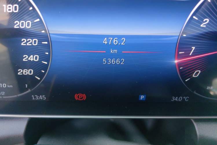 Used Mercedes-Benz GLC 2023 GLC 300 L 4MATIC Dynamic Edition 5-seater Odometer Close Up