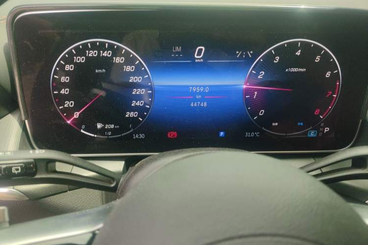 Used Mercedes-Benz GLC 2023 GLC 260 L 4MATIC Luxury Model 5 Seats Odometer Close Up