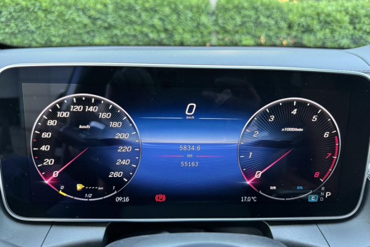Used Mercedes-Benz GLC 2023 Facelift GLC 260 L 4MATIC Dynamic Version 5 Seats Odometer Close Up