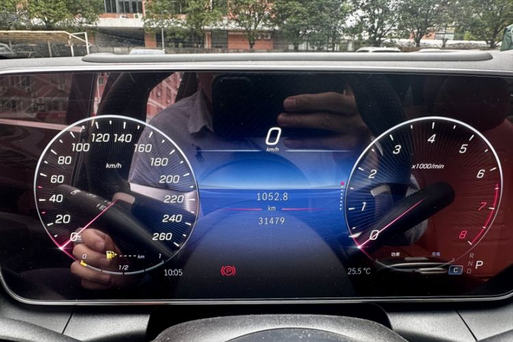 Used Mercedes-Benz GLC 2023 Facelifted GLC 300 L 4MATIC Luxury Version 5 Seats Odometer Close Up
