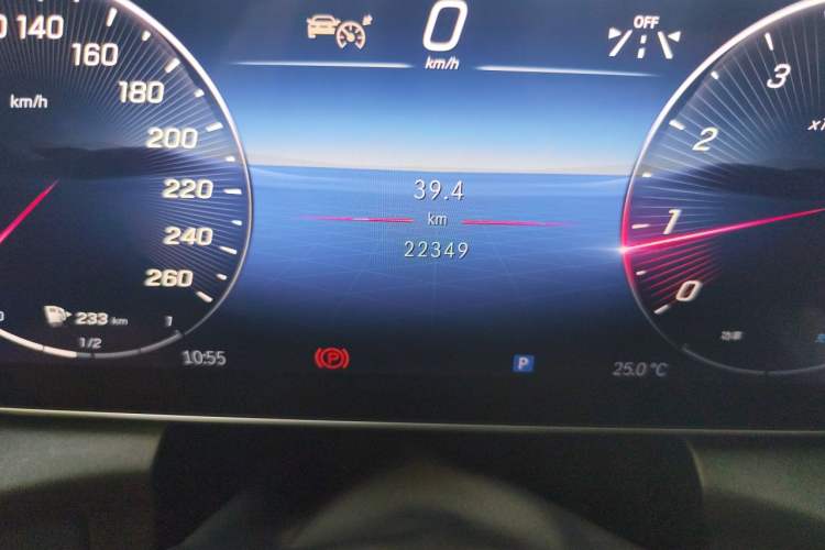 Used Mercedes-Benz GLC 2023 GLC 300 L 4MATIC Luxury 7-Seater Odometer Close Up