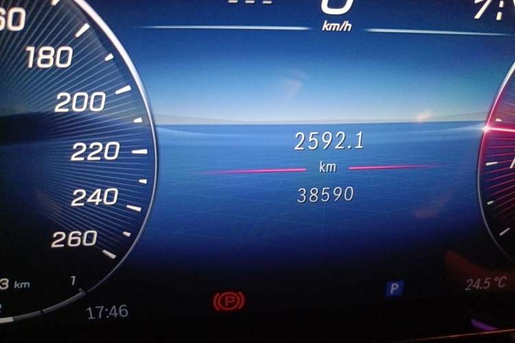 Used Mercedes-Benz GLC 2023 GLC 300 L 4MATIC Dynamic 7-Seater Odometer Close Up
