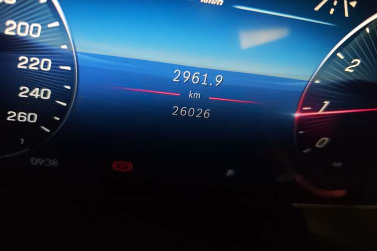 Used Mercedes-Benz GLC 2023 GLC 300 L 4MATIC Dynamic Edition 5-seater Odometer Close Up
