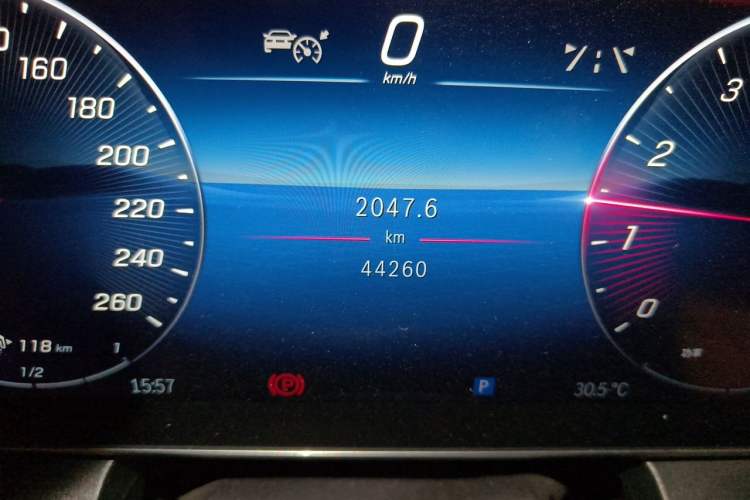 Used Mercedes-Benz GLC 2023 GLC 260 L 4MATIC Dynamic Edition 7-seater Odometer Close Up