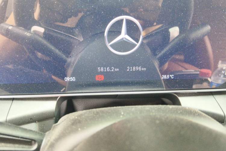 Used Mercedes-Benz GLC 2023 GLC 300 L 4MATIC Luxury 7-Seater Odometer Close Up