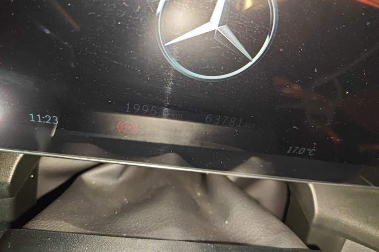 Used Mercedes-Benz GLC 2023 GLC 260 L 4MATIC Luxury 7-Seater Odometer Close Up