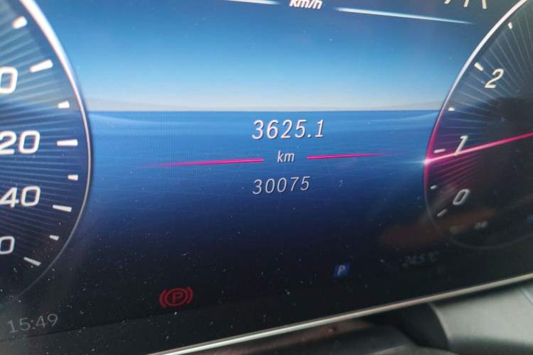 Used Mercedes-Benz GLC 2023 GLC 260 L 4MATIC Luxury 7-Seater Odometer Close Up