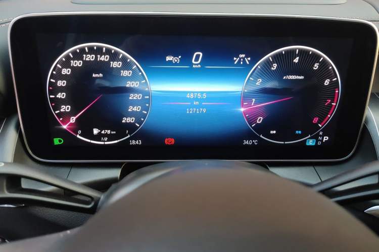 Used Mercedes-Benz GLC 2023 GLC 300 L 4MATIC Luxury 7-Seater Odometer Close Up