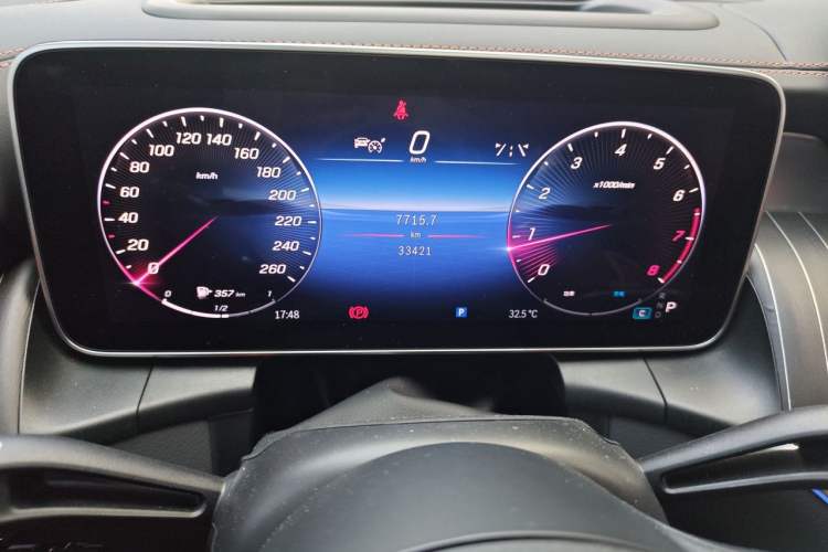 Used Mercedes-Benz GLC 2023 GLC 300 L 4MATIC Luxury 7-Seater Odometer Close Up