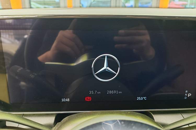 Used Mercedes-Benz GLC 2023 Facelift GLC 260 L 4MATIC Dynamic Version 5 Seats Odometer Close Up
