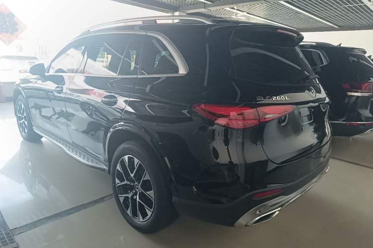 Used Mercedes-Benz GLC 2023 Facelift GLC 260 L 4MATIC Luxury Version 5 Seats Rear Left 45 Deg