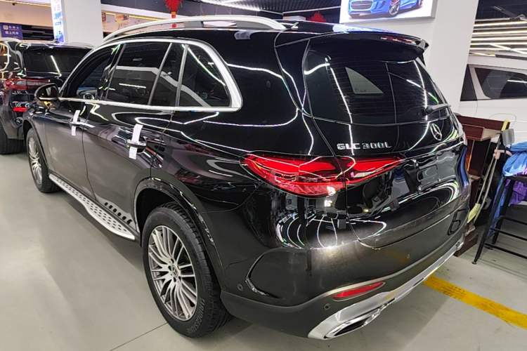 Used Mercedes-Benz GLC 2023 GLC 300 L 4MATIC Dynamic 7-Seater Rear Left 45 Deg