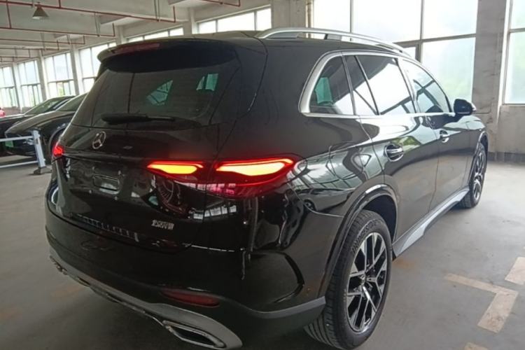 Used Mercedes-Benz GLC 2023 Facelift GLC 260 L 4MATIC Luxury Version 5 Seats Rear Right 45 Deg