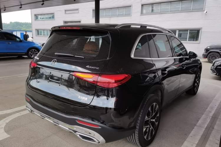 Used Mercedes-Benz GLC 2023 Facelift GLC 260 L 4MATIC Dynamic Version 5 Seats Rear Right 45 Deg
