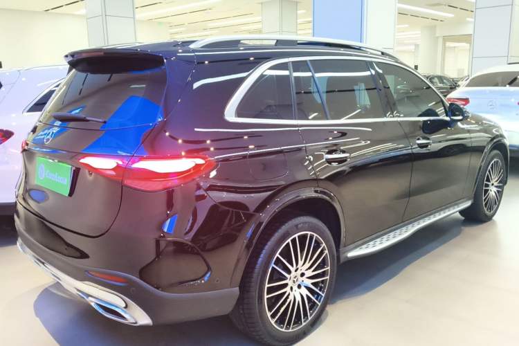 Used Mercedes-Benz GLC 2023 Facelifted GLC 300 L 4MATIC Luxury Version 5 Seats Rear Right 45 Deg