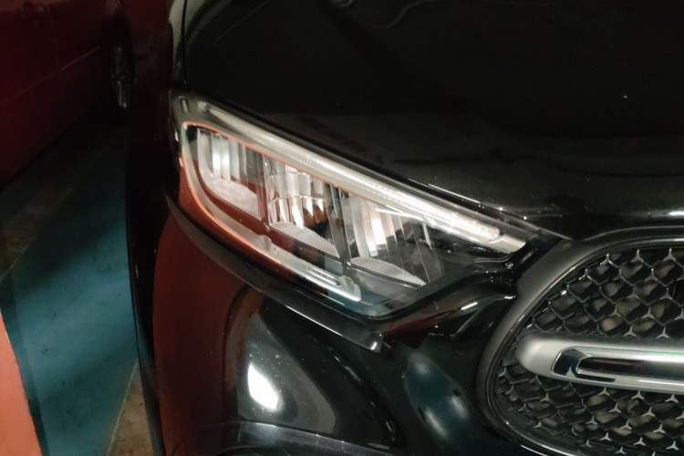 Used Mercedes-Benz GLC 2023 Facelift GLC 260 L 4MATIC Luxury Version 7-Seater Right Front Headlight