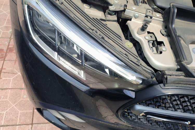 Used Mercedes-Benz GLC 2023 GLC 260 L 4MATIC Luxury Model 5 Seats Right Front Headlight