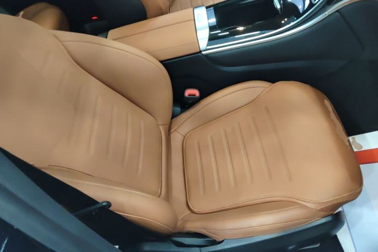 Used Mercedes-Benz GLC 2023 Facelift GLC 260 L 4MATIC Luxury Version 5 Seats Right Front Seat