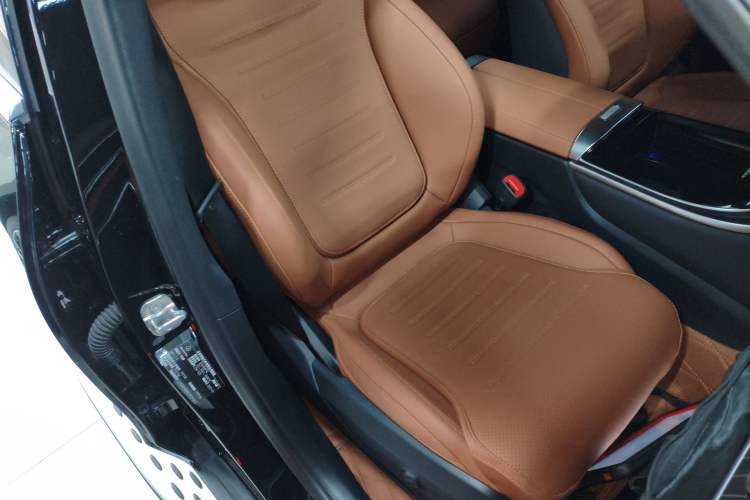 Used Mercedes-Benz GLC 2023 Refreshed GLC 300 L 4MATIC Dynamic Edition 5 Seats Right Front Seat