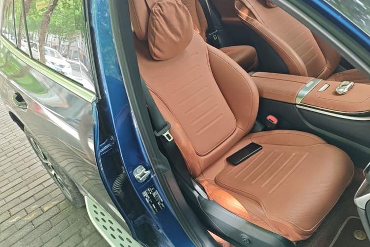 Used Mercedes-Benz GLC 2023 GLC 260 L 4MATIC Dynamic Edition 7-seater Right Front Seat
