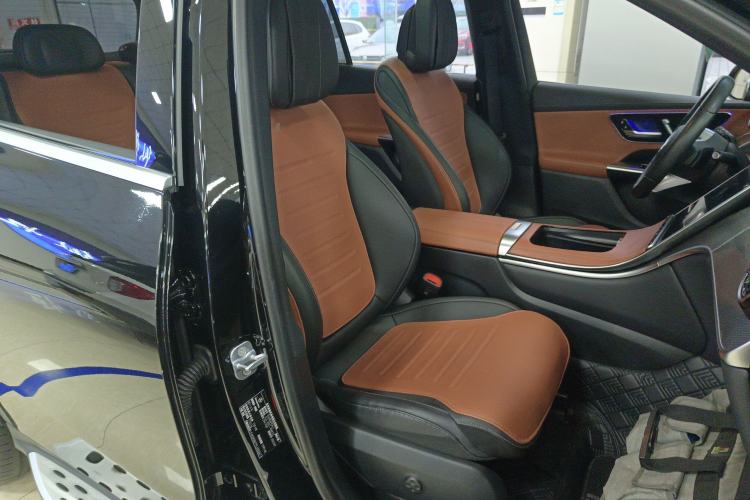Used Mercedes-Benz GLC 2023 GLC 260 L 4MATIC Dynamic Edition 7-seater Right Front Seat