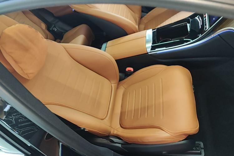 Used Mercedes-Benz GLC 2023 GLC 300 L 4MATIC Dynamic 7-Seater Right Front Seat