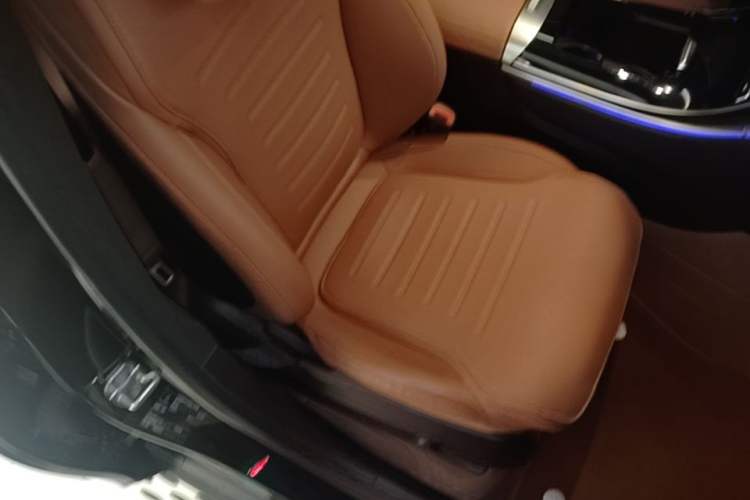 Used Mercedes-Benz GLC 2023 Refreshed GLC 300 L 4MATIC Dynamic Edition 5 Seats Right Front Seat
