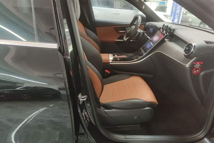 Used Mercedes-Benz GLC 2023 GLC 300 L 4MATIC Dynamic Edition 5-seater Right Front Seat