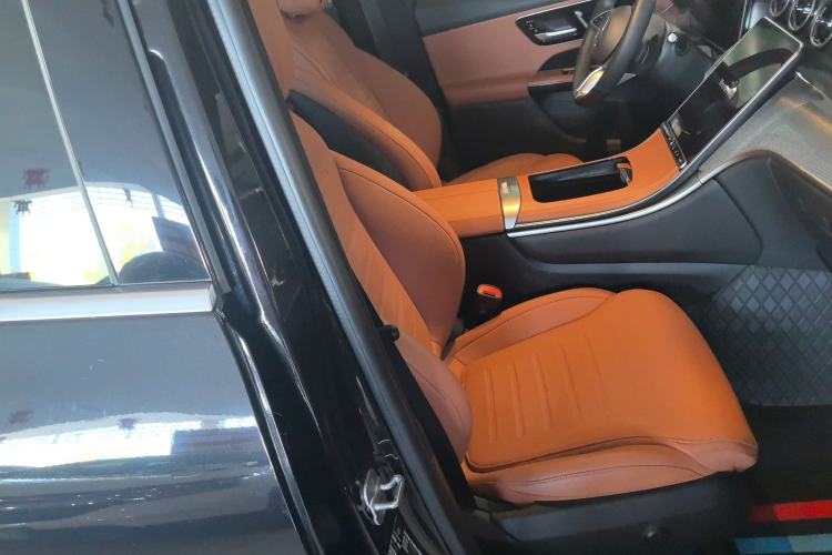 Used Mercedes-Benz GLC 2023 Facelift GLC 260 L 4MATIC Dynamic Version 5 Seats Right Front Seat