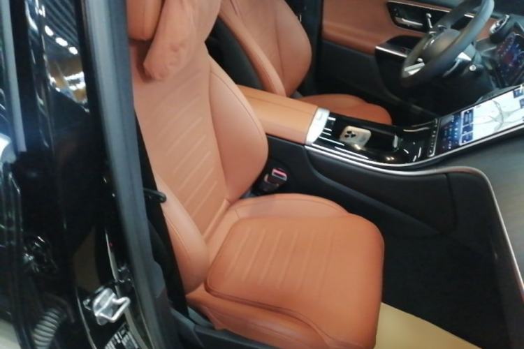 Used Mercedes-Benz GLC 2023 GLC 260 L 4MATIC Luxury 7-Seater Right Front Seat