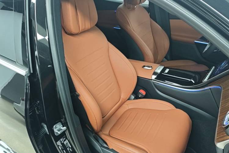 Used Mercedes-Benz GLC 2023 Refreshed GLC 300 L 4MATIC Dynamic Version 7-Seater Right Front Seat