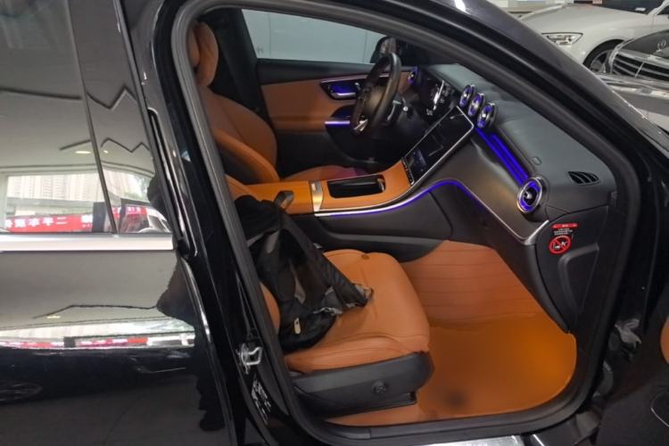 Used Mercedes-Benz GLC 2023 GLC 260 L 4MATIC Luxury Model 5 Seats Right Front Seat