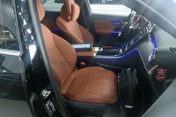Used Mercedes-Benz GLC 2023 Facelift GLC 260 L 4MATIC Dynamic Version 5 Seats Right Front Seat