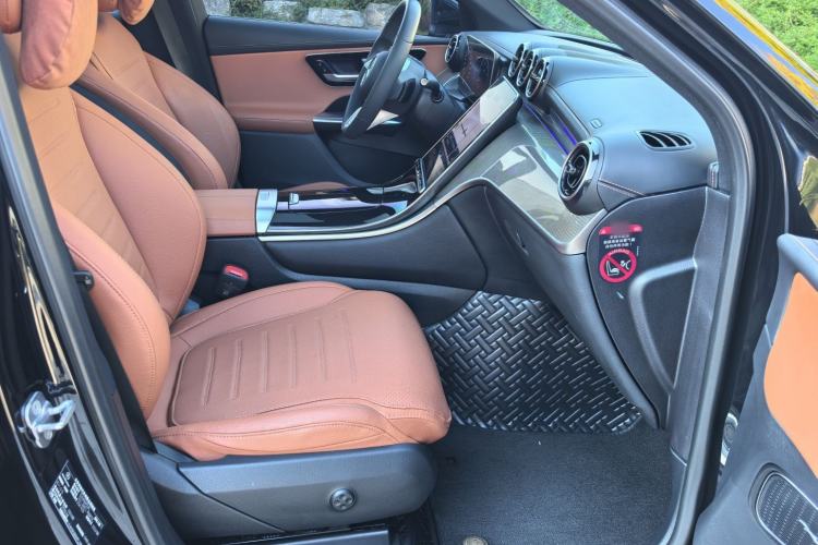 Used Mercedes-Benz GLC 2023 GLC 260 L 4MATIC Dynamic Edition 5-seater Right Front Seat