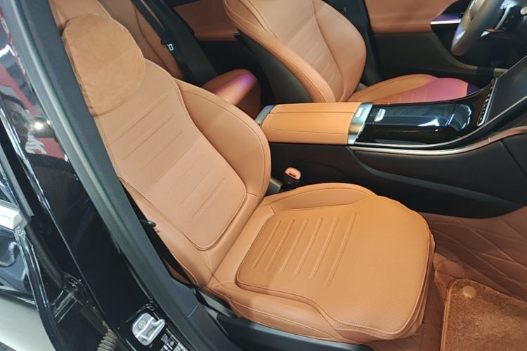 Used Mercedes-Benz GLC 2023 Refreshed GLC 300 L 4MATIC Dynamic Edition 5 Seats Right Front Seat