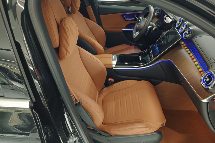 Used Mercedes-Benz GLC 2023 Refreshed GLC 300 L 4MATIC Dynamic Edition 5 Seats Right Front Seat