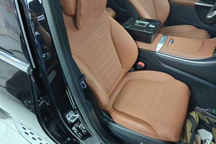 Used Mercedes-Benz GLC 2023 GLC 260 L 4MATIC Dynamic Edition 5-seater Right Front Seat
