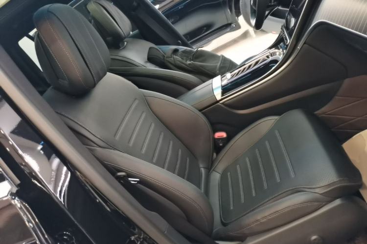 Used Mercedes-Benz GLC 2023 Refreshed GLC 300 L 4MATIC Dynamic Edition 5 Seats Right Front Seat