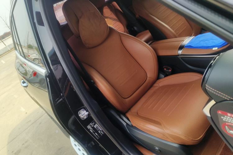 Used Mercedes-Benz GLC 2023 GLC 300 L 4MATIC Luxury 7-Seater Right Front Seat