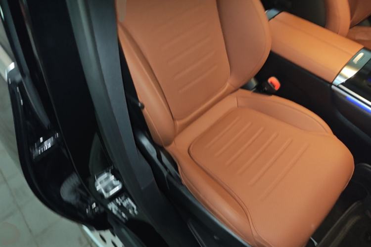 Used Mercedes-Benz GLC 2023 Facelifted GLC 300 L 4MATIC Luxury Version 5 Seats Right Front Seat