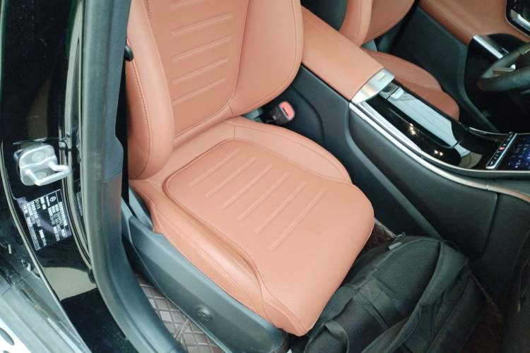 Used Mercedes-Benz GLC 2023 GLC 260 L 4MATIC Luxury 7-Seater Right Front Seat