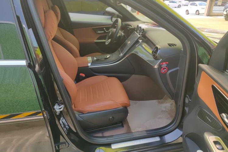 Used Mercedes-Benz GLC 2023 Facelift GLC 260 L 4MATIC Dynamic Version 5 Seats Right Front Seat
